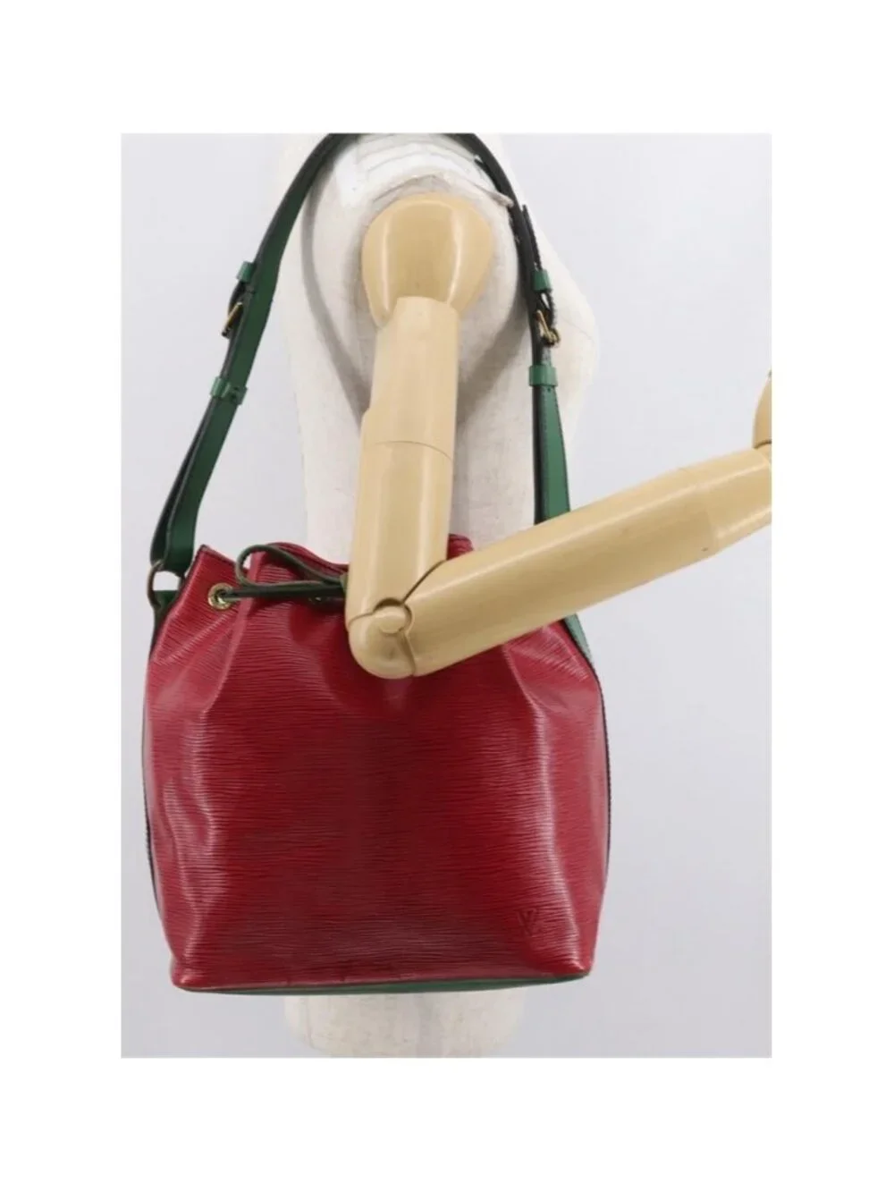 Authentic LOUIS VUITTON Epi Petit Noe Shoulder Bag Bicolor Green Red LV